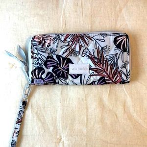 Vera Bradley :: Ultralight RFID wallet